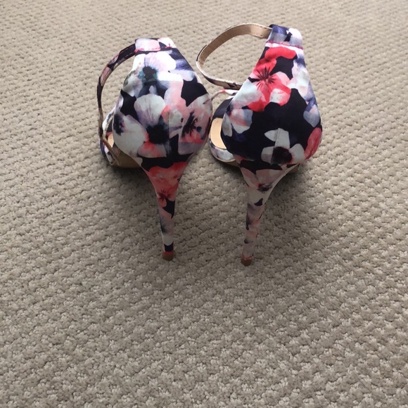 Heels - Picture 3 of 4